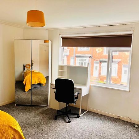 Private Room Close To Leeds University And City Centre מראה חיצוני תמונה