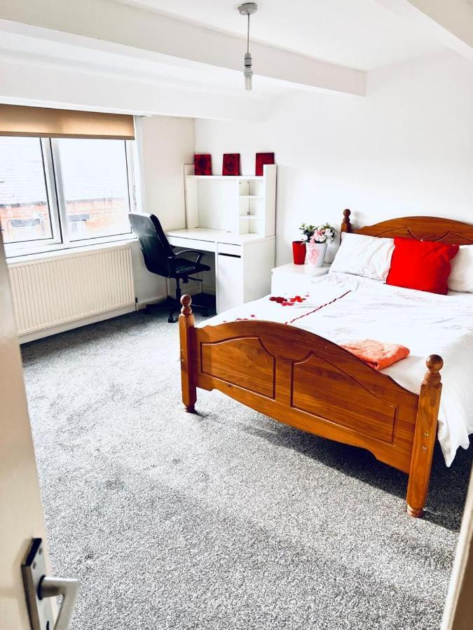 Private Room Close To Leeds University And City Centre מראה חיצוני תמונה