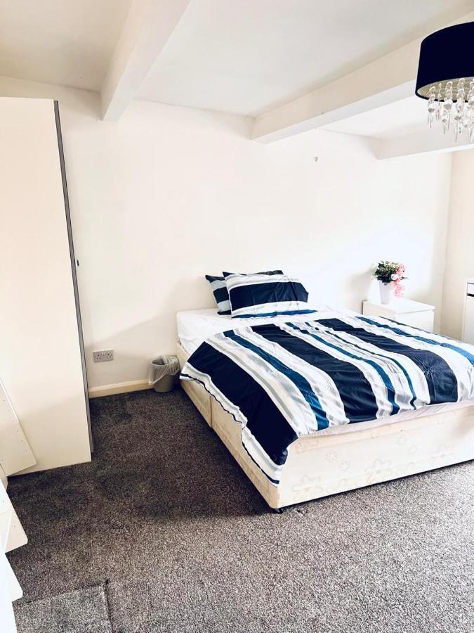 Private Room Close To Leeds University And City Centre מראה חיצוני תמונה