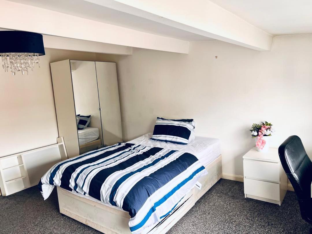 Private Room Close To Leeds University And City Centre מראה חיצוני תמונה