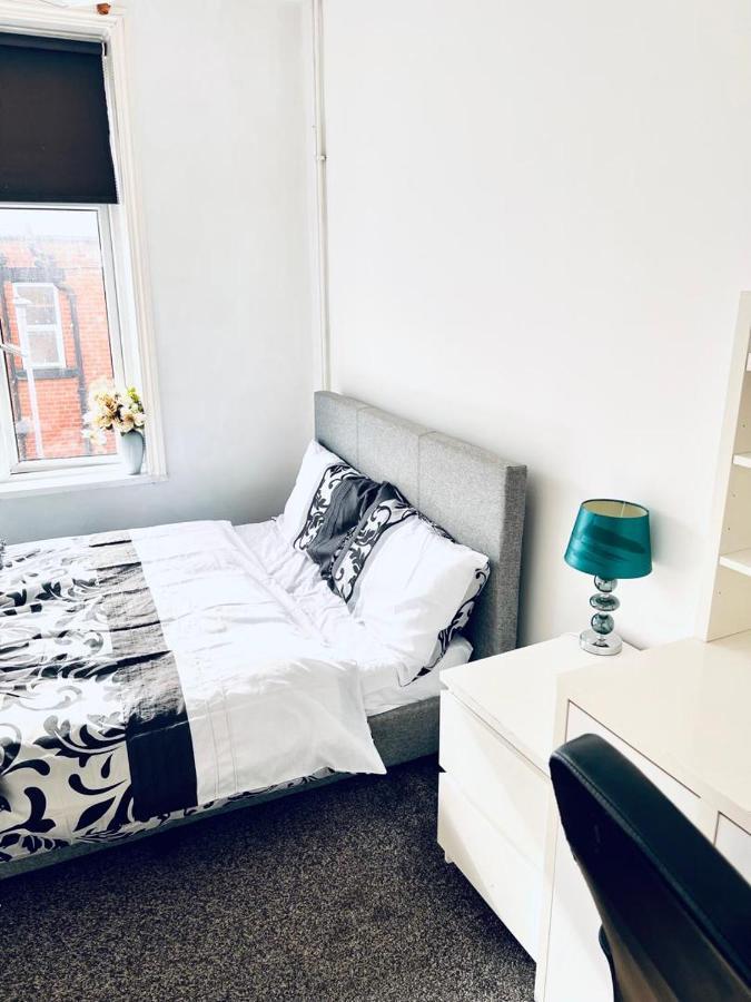 Private Room Close To Leeds University And City Centre מראה חיצוני תמונה
