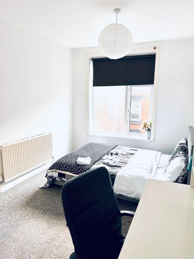 Private Room Close To Leeds University And City Centre מראה חיצוני תמונה